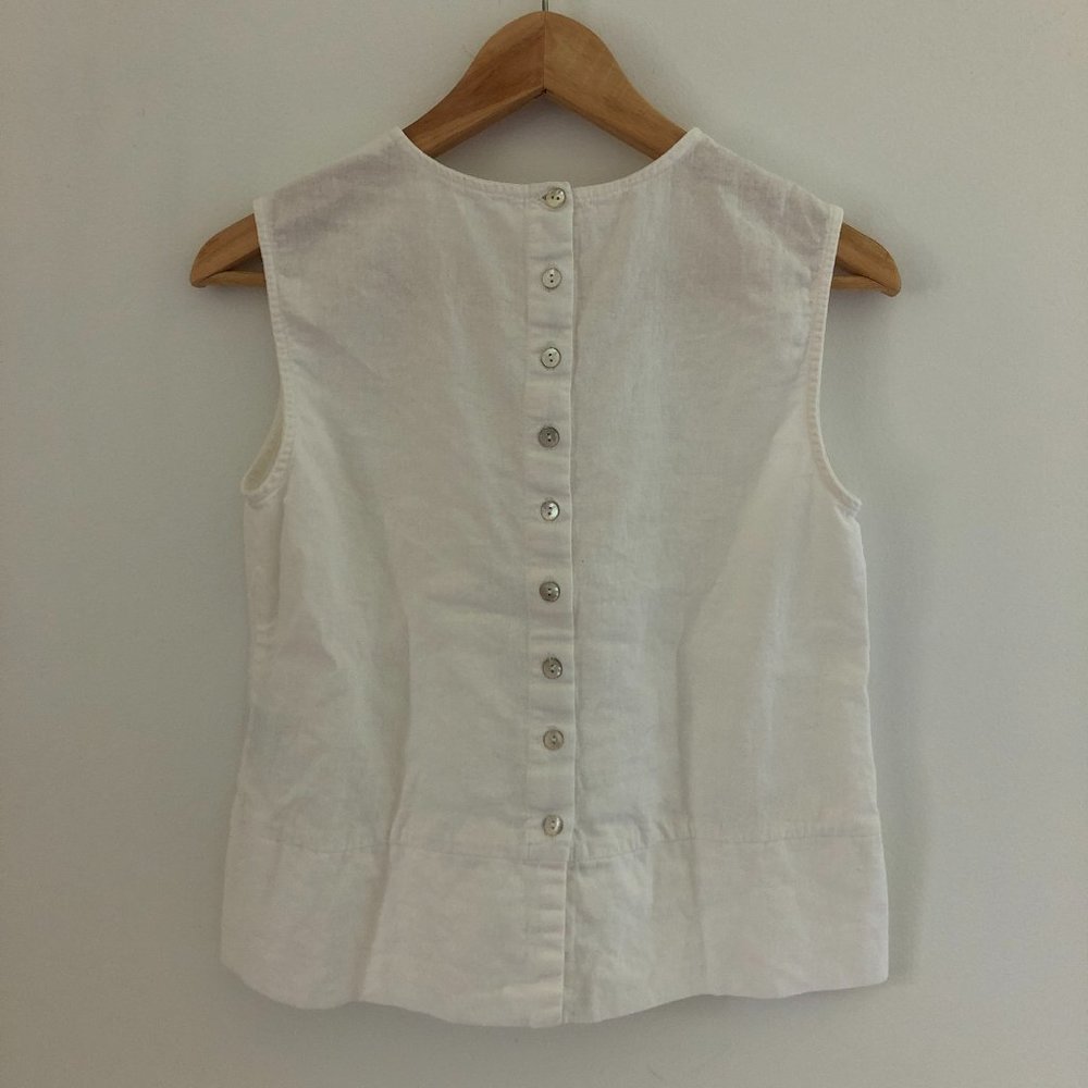 White Linen Shell Tank Back Buttons Mother of Pearl S